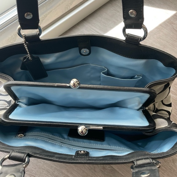 GUC Authentic Coach Purse - Picture 5 of 5